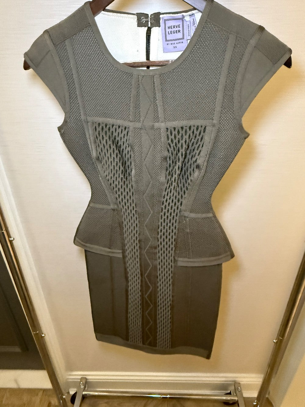 HERVE LEDGER DRESS SIZE XS|53