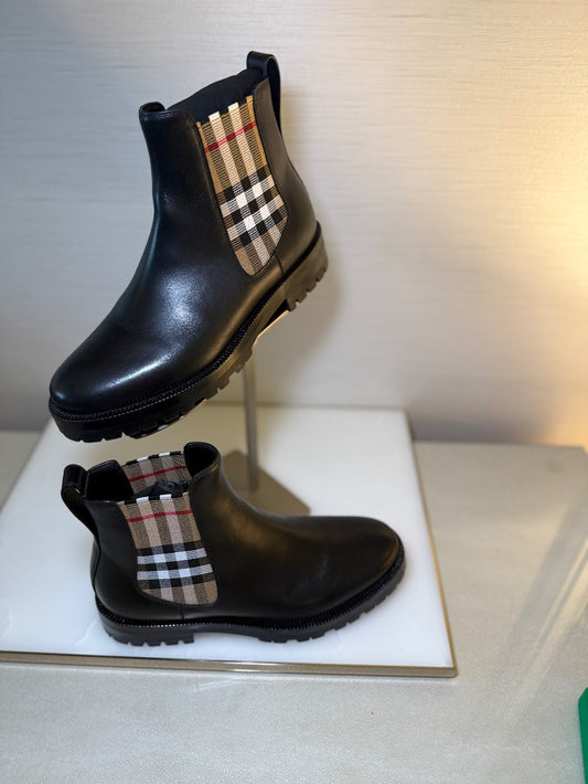 Burberry Allostock Chelsea Boots|38
